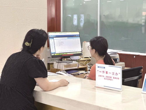 盛夏便民 教育咨詢服務(wù)讓群眾少跑百里路